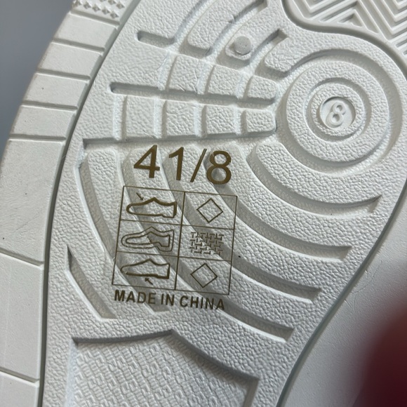 NIP PrettyLittleThing Women’s Sz 8 White Hi Top Platform Trainers - Picture 6 of 6